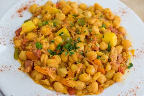 Ropa vieja canaria con garbanzos y papas